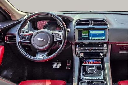 2020 Jaguar F-PACE photo 10
