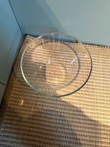 Clear round glass serving plate / charger - good condition