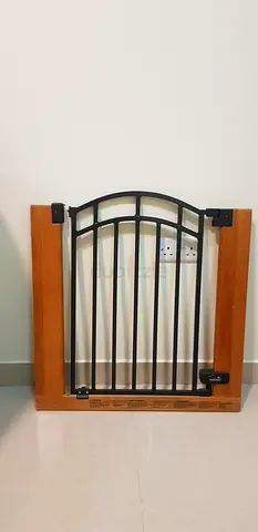 Baby safety gate