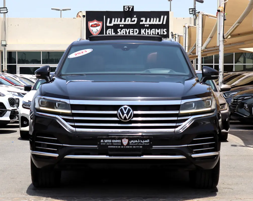 Volkswagen Touareg 2023 — photo 1 of 20