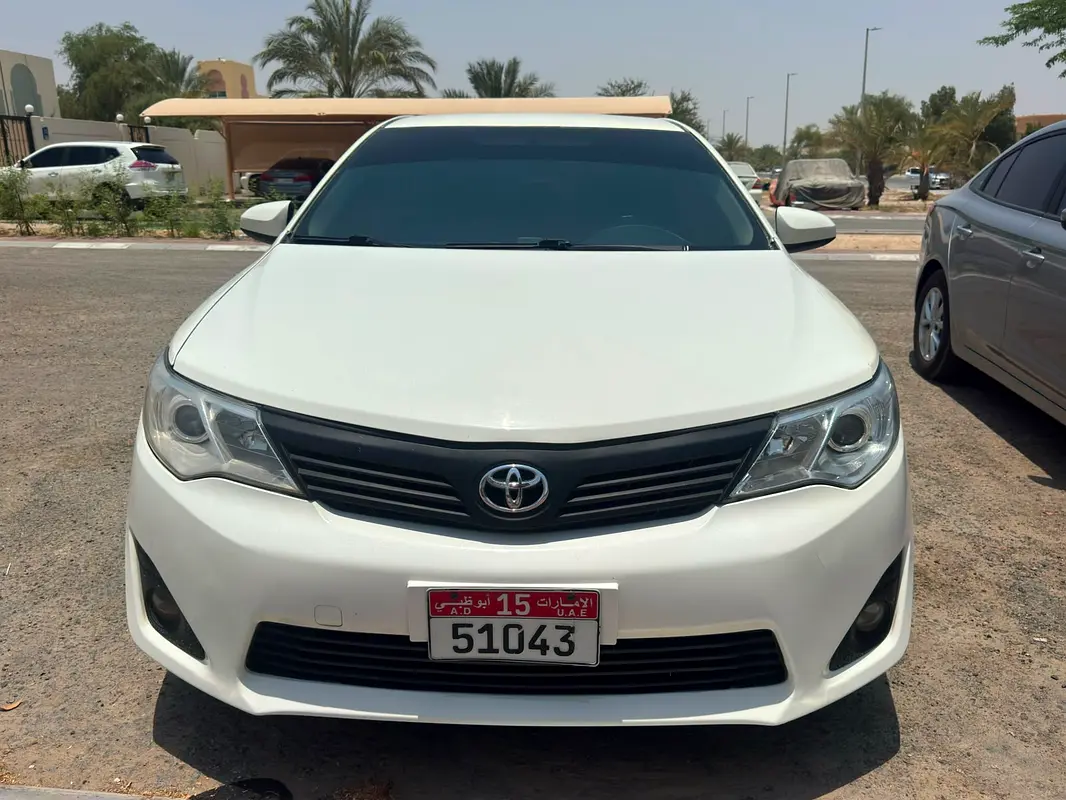 Toyota Camry 2015 — photo 1 of 7