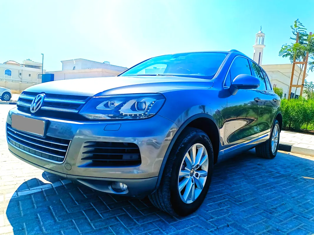 Volkswagen Touareg 2014 — photo 1 of 16