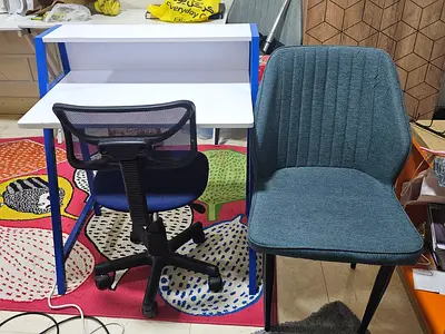 Small white study desk with blue frame + two chairs