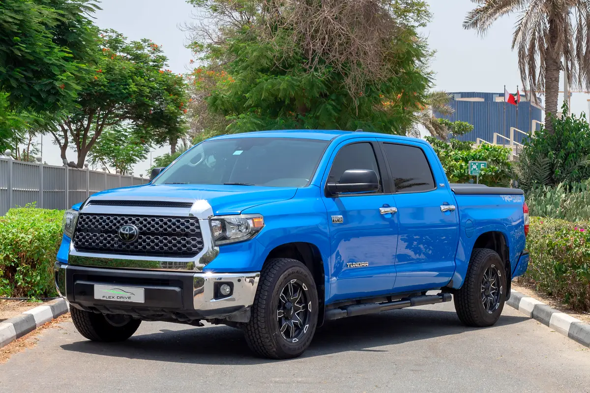 Toyota Tundra 2021 — photo 1 of 14