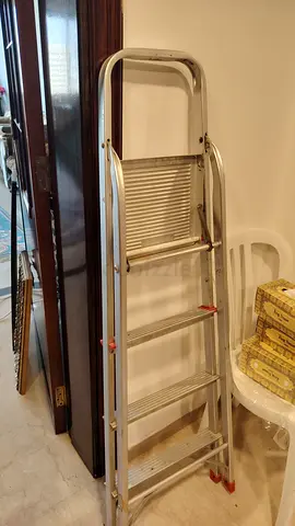 6-step Aluminum Folding Ladder — Good Condition
