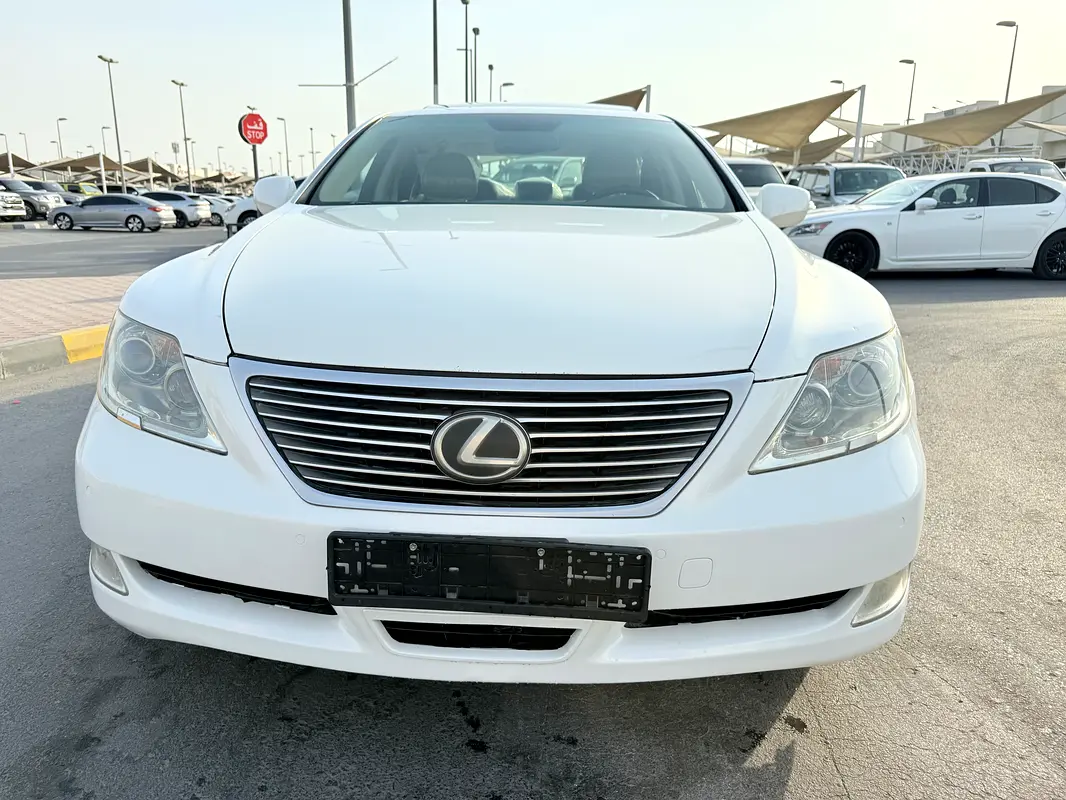 Lexus LS-Series 2008 — photo 1 of 17