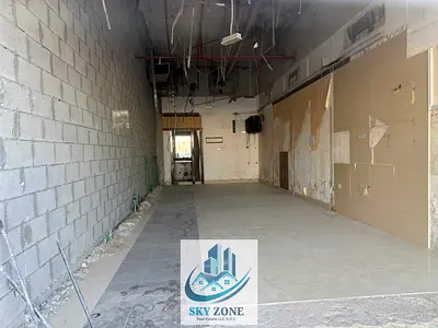LUXURIOUS AND SPACIOUS / SHOP / PRIME LOCATION / 230K / FRONT OF THE ROAD .