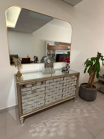 consol with mirror