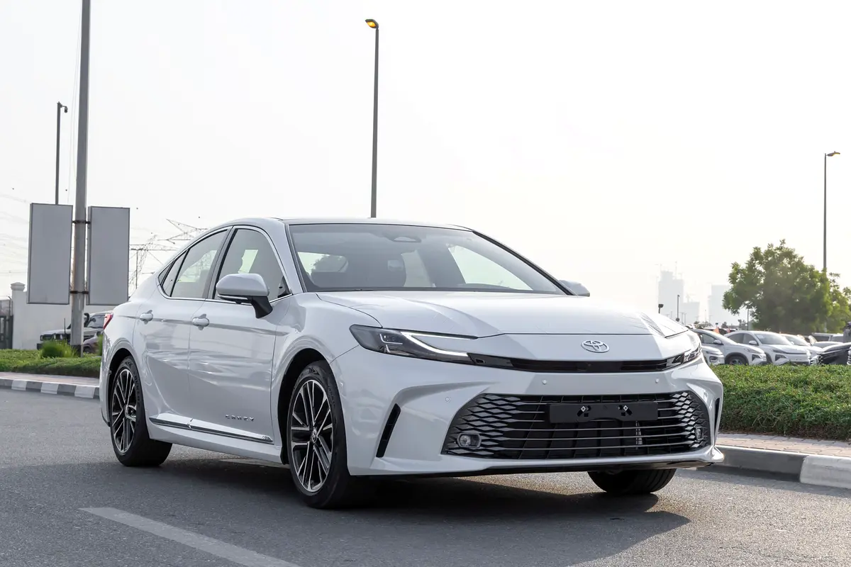 Toyota Camry 2026 — photo 1 of 20