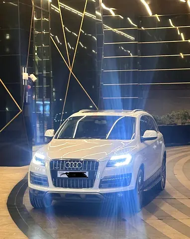 Low mileage Audi Q7 3.0 TFSI quattro 2013 GCC Specs in impeccable condition