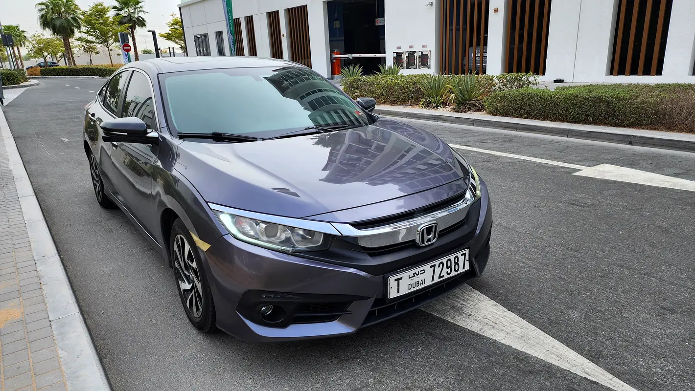 Honda Civic 2016 — photo 1 of 10