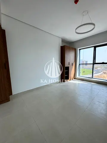 5% down payment; handover in 10 months.