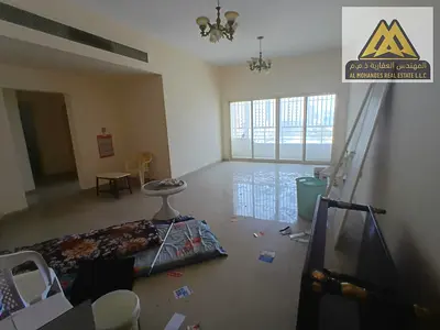 مساحة واسعة | شقة في أفخم موقع | تكييف مركزي | صيانة مجانية على المالك | قريب من جميع الخدمات | سهولة الوصول للشارقة ودبي | بلكونة بإطلالة ممتازة