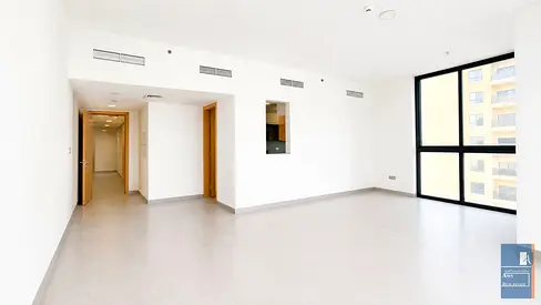 Modern 3BHK for Family with Eatery and Mart within the Building