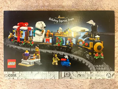 BARGAIN BRAND NEW LEGO 10361 ICONS HOLIDAY EXPRESS TRAIN