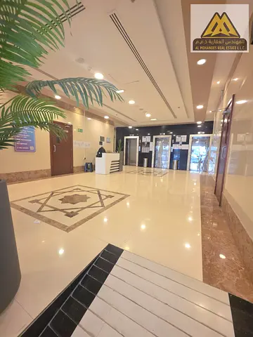 فرصة سكنية ملكية للإيجار السنوي في أبراج الأورينت بمدينة عجمان استوديو بمساحة شاسعة جداً مع موقف سيارات وخدمات ترفيهية مجانية بالكامل