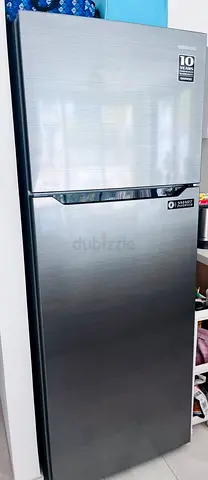 Original: AED 2,300: Samsung 2-Door Frost-Free Refrigerator - Silver, Excellent Condition