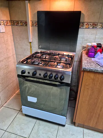 Final Call : INDESIT Brand freestanding Stove with 4 Burners and Gas Oven