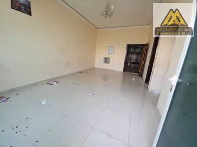 فرصة مميزة للإيجار السنوي في منطقة الروضة 3 بعجمان، شقة غرفة وصالة بمساحة كبيرة تصل إلى 1300 قدم مربع، تتميز بتصميم عملي وإضاءة طبيعية ممتازة مع إطلال