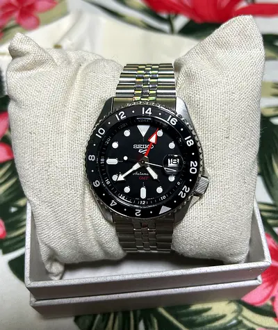 Seiko 5 Sports GMT Bruce Wayne SSK001K1