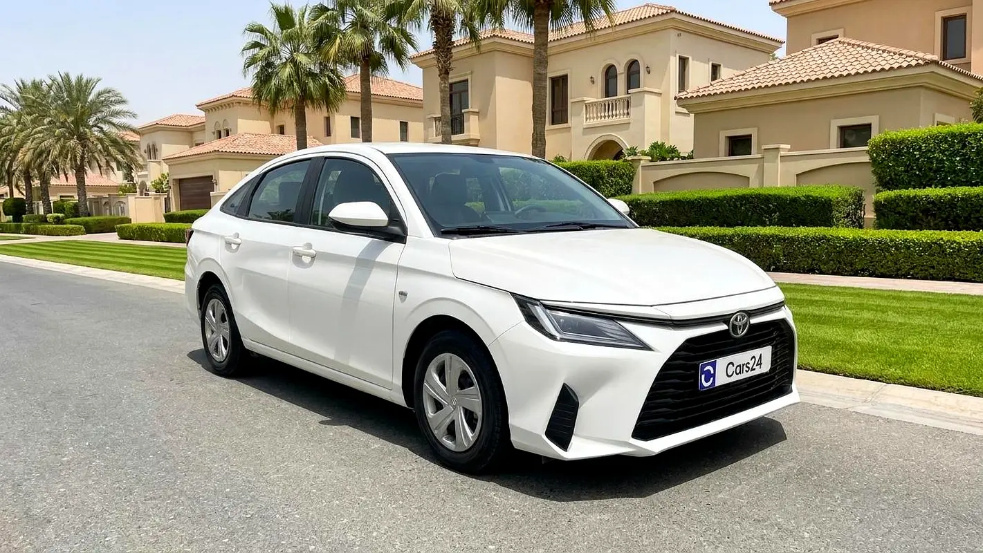 Toyota Yaris 2023 — photo 1 of 12