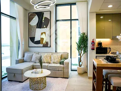 Bright Corner Unit | Fully Furnished | Pool View