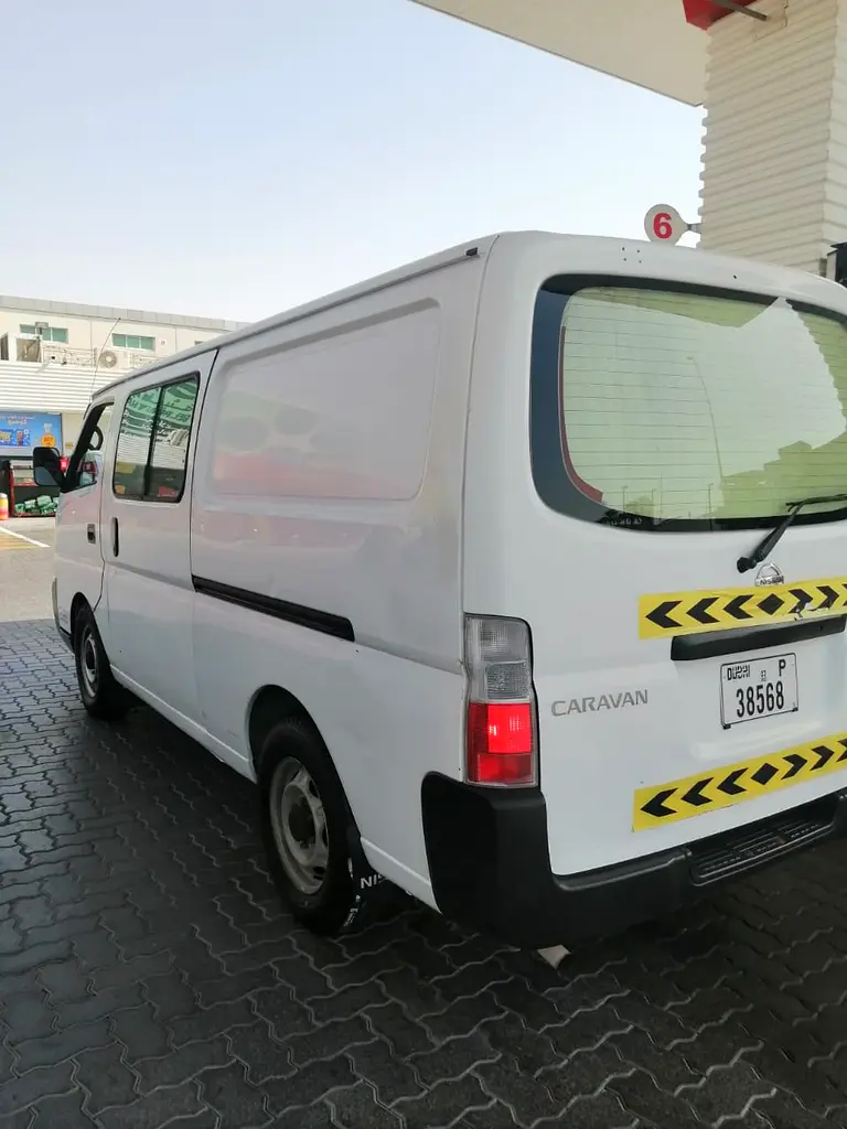 Nissan Urvan 2005 — photo 1 of 4