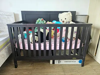 Dream On Me(Centerpoint) Dark wood baby crib in good used condition with mattress  cover