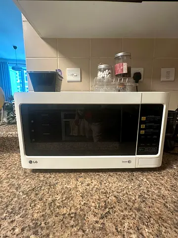 LG countertop microwave oven for sale | Excellent Working Condition