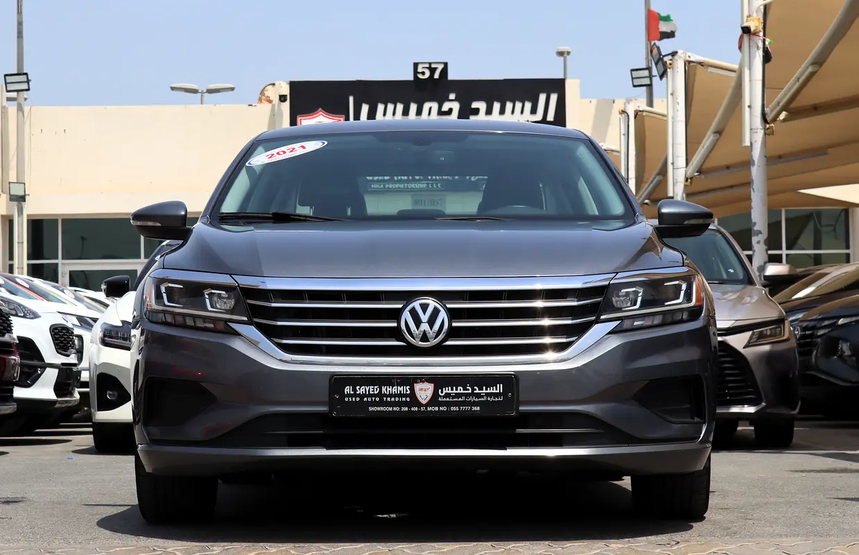 Volkswagen Passat 2021 — photo 1 of 20