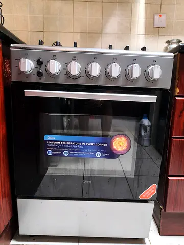 Freestanding Gas Cooker with Oven - Good Working Condition