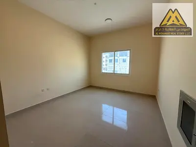 فرصة مميزة للإيجار السنوي في منطقة العالية بعجمان، استوديو بمساحة كبيرة وتصميم عملي يوفر الراحة والخصوصية، مع موقع استراتيجي قريب من مخرج دبي وشارع ال