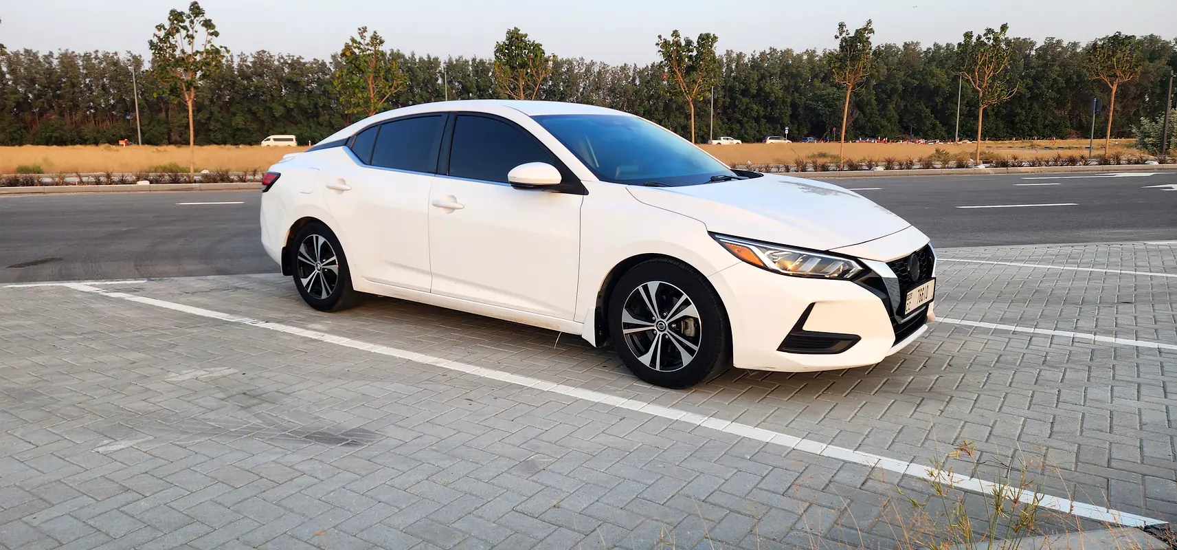 Nissan Sentra 2020 — photo 1 of 10