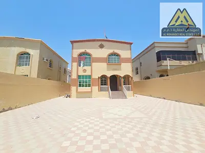 5 Bedrooms Spacious Living Room Majlis Plot Size: 5,000 sq. ft. Spacious Layout Prime and Quiet Location Close to All Services Easy Access to Main Roa