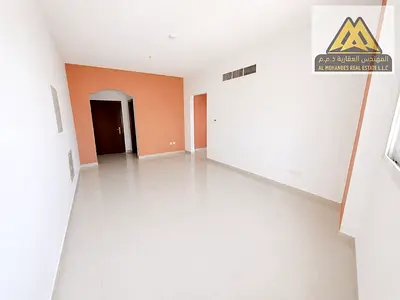 ثاني صف من كورنيش عجمان، داخل بناية جديدة وثاني ساكن، تتميز بغرفة ماستر و2 حمام وخزائن حائط وبلكونة بإطلالة مفتوحة، مع باركن مجاني، في موقع راقٍ قريب