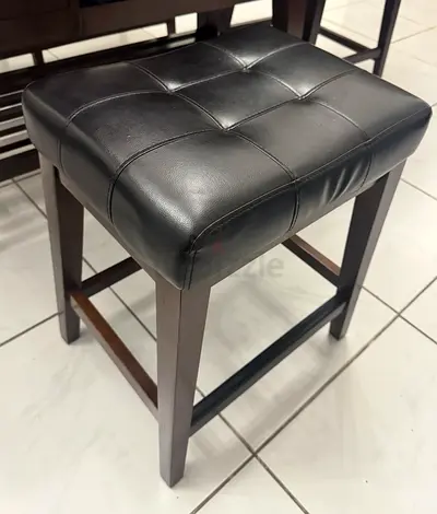 Dark Wood Bar Stool with Black Padded Seat (Set of 1)