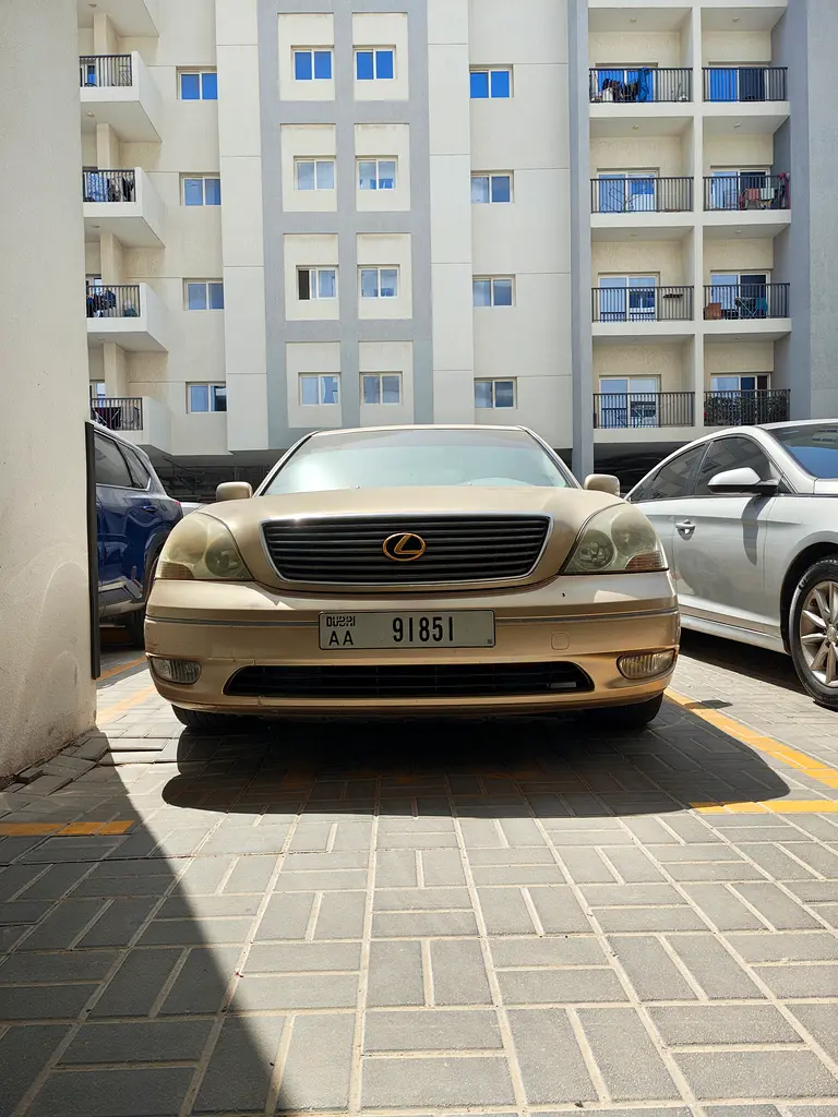Lexus LS-Series 2001 — photo 1 of 9