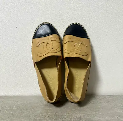 Chanel STYLE beige leather espadrilles with black cap toe – US7