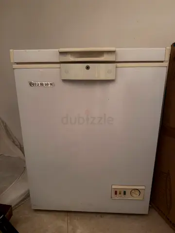 Compact single-door chest freezer - good working condition