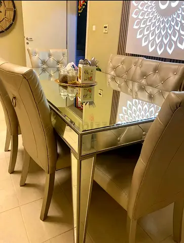 Glass mirrored dining table with 6 tufted chairs - very good condition