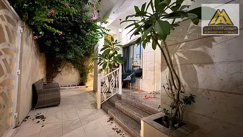 المساحة: 3015 قدم مربع 5 غرف نوم رئيسية غرفة خادمة صالة غرفة معيشة مغاسل وحمام روف موقف سيارات خارجي مظلل