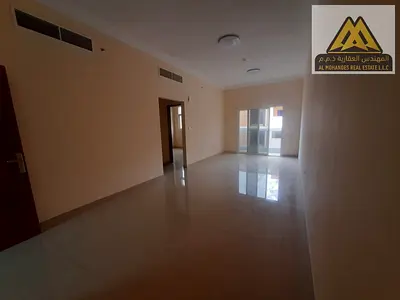 غرفة نوم وصالة واسعة. غرفة ماستر. 2 حمام. بلكونة بإطلالة مفتوحة