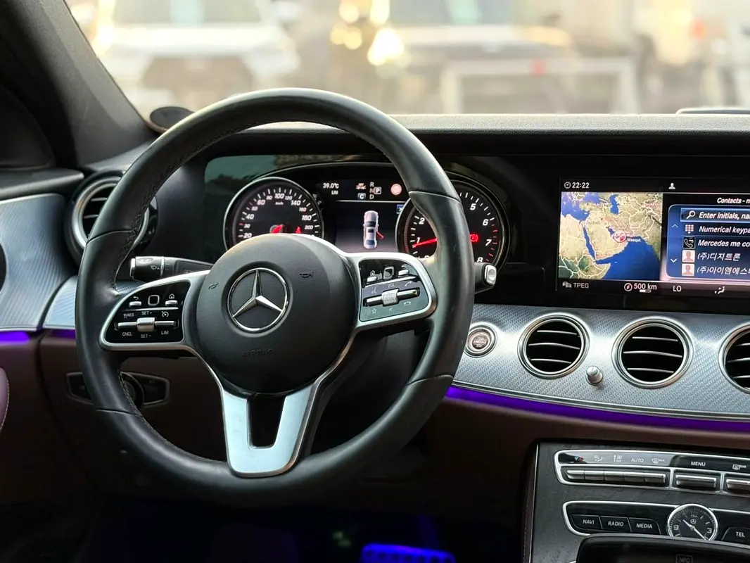 Mercedes-Benz E-Class 2020 — photo 1 of 11