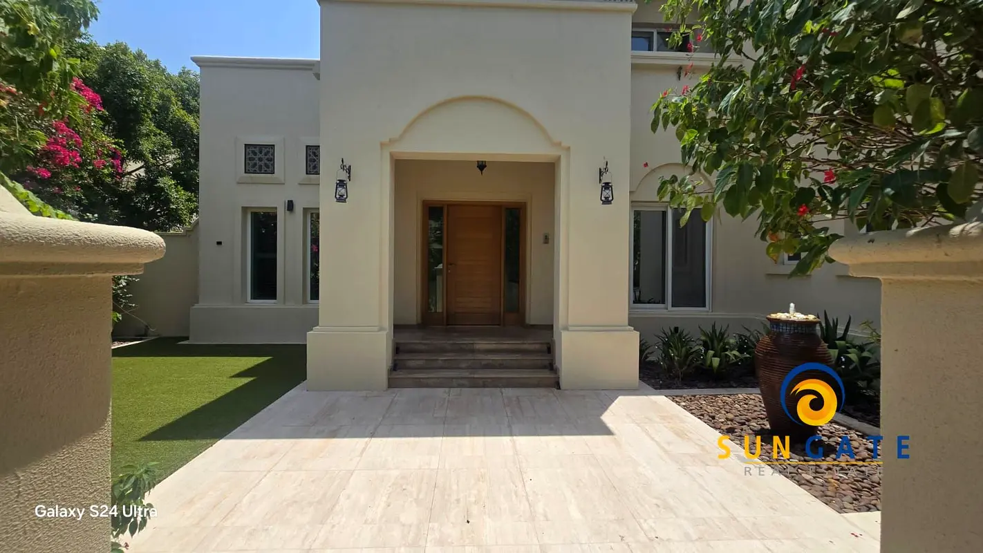 Luxurious/ Upgraded 4bedrooms villa