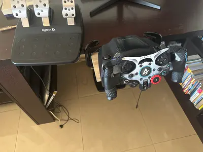Logitech G29 (Acelith Formula 1 wheel Mod) + Pedals (requires new interface cable)