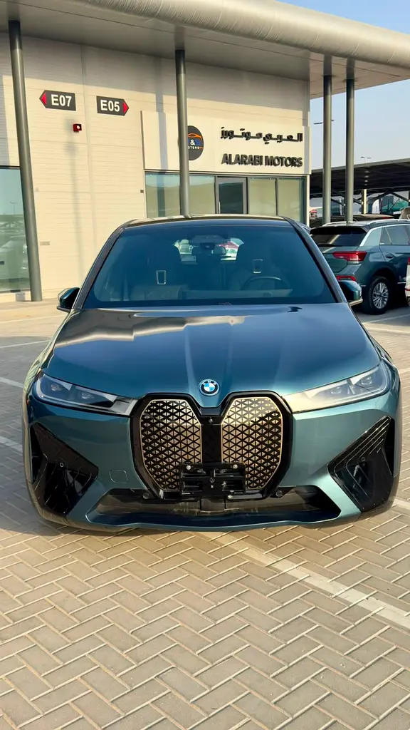 BMW iX 2022 — photo 1 of 20