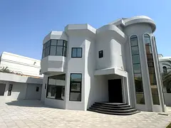 5 bedroom Villa + Maid's &amp; Driver's Room &amp; Majles | Spacious | Jumeirah First