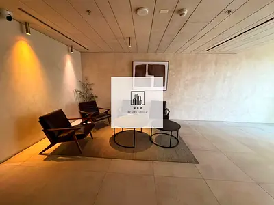 Spacious luxurious studio apartment lush fully furnished with balcony