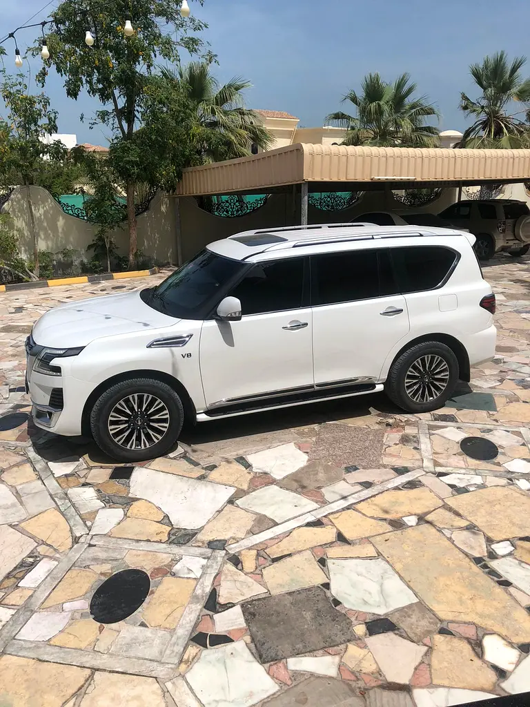 Nissan Patrol 2021 — photo 1 of 5