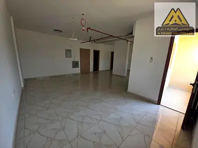 Excellent investment opportunity to rent a spacious commercial office | Suitable for various activities | Easy access